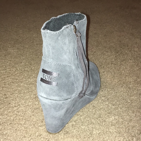 BRAND NEW! TOMS wedge booties, grey - Picture 4 of 6